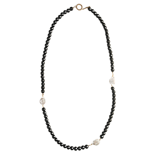 Onyx, Baroque pearl necklace