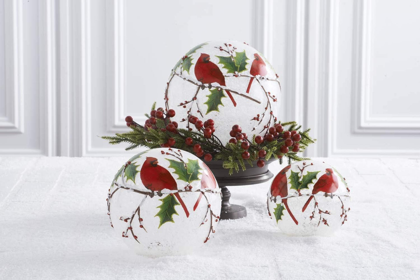 Cardinals & Holly Tabletop Globes LED, Set of 3