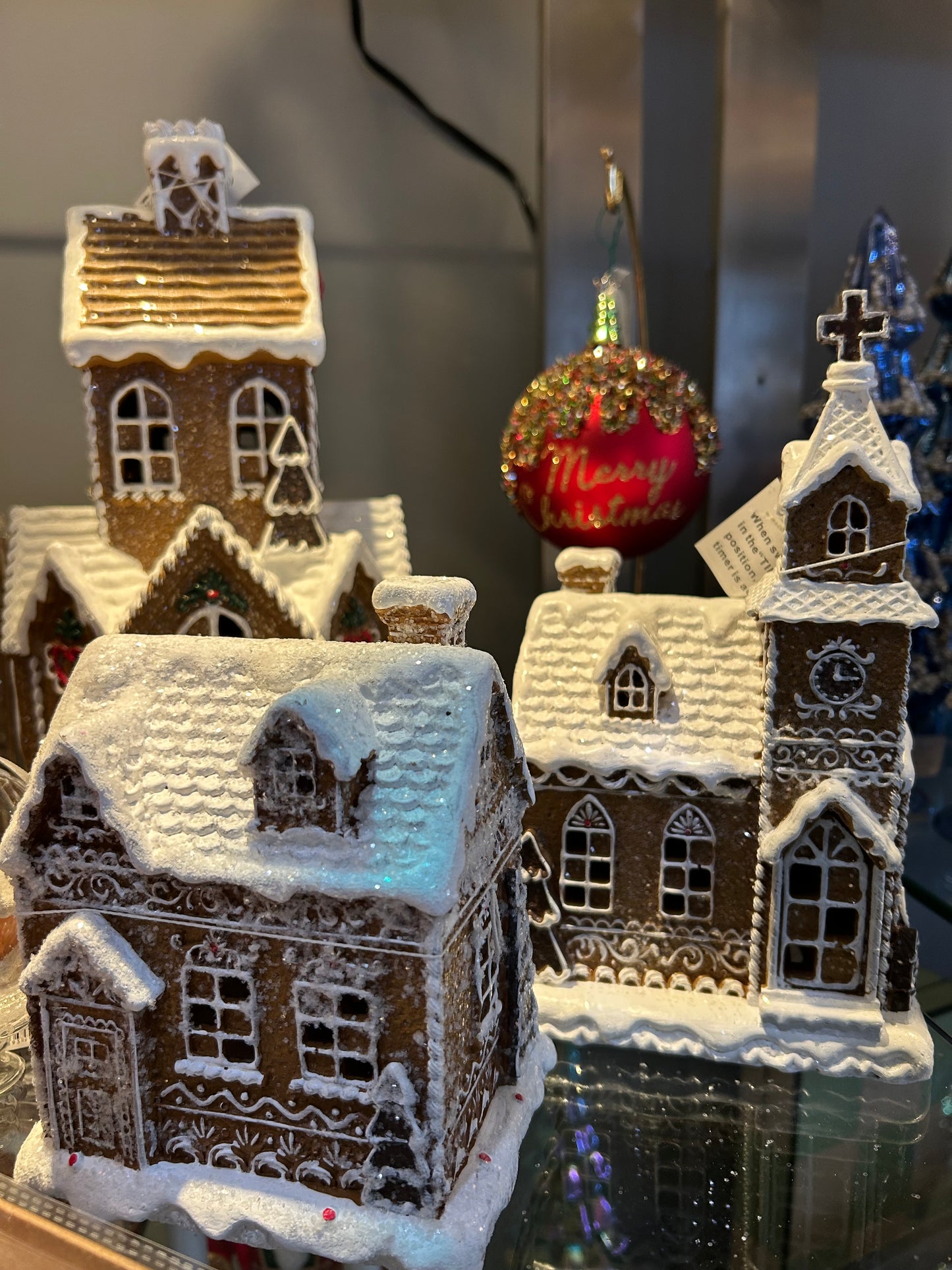 Resin Gingerbread LED House w/Timer