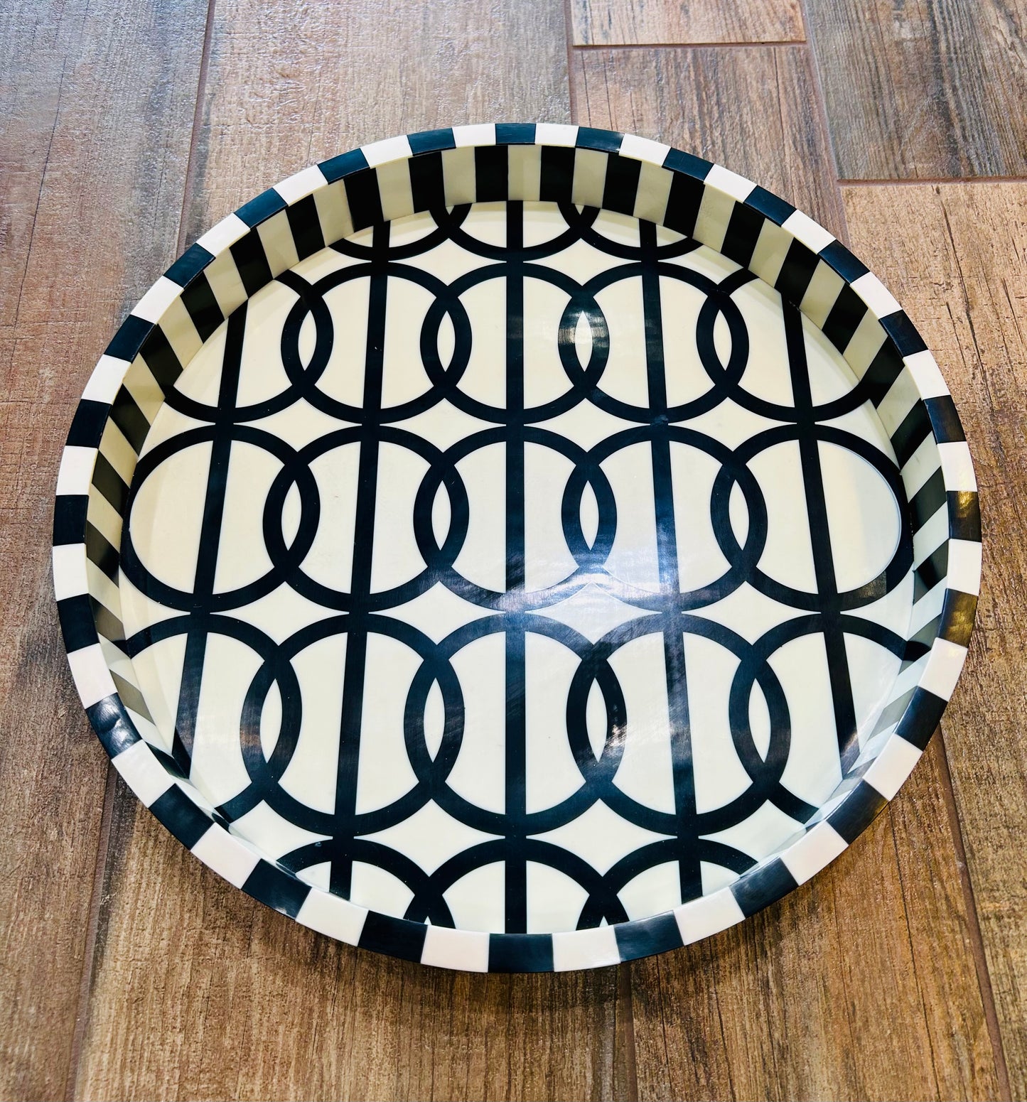 Round Black & White Resin Tiled Tray