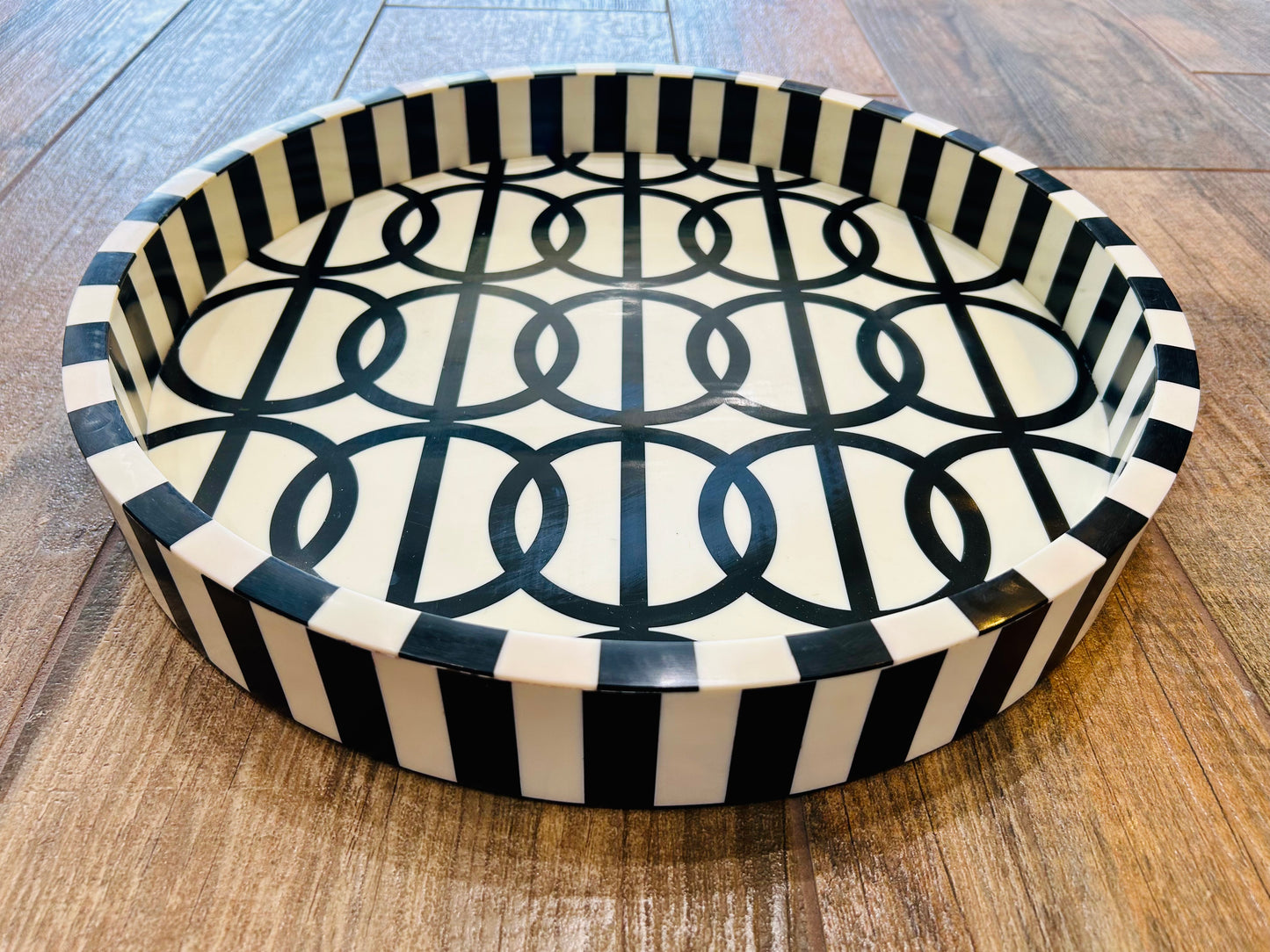 Round Black & White Resin Tiled Tray